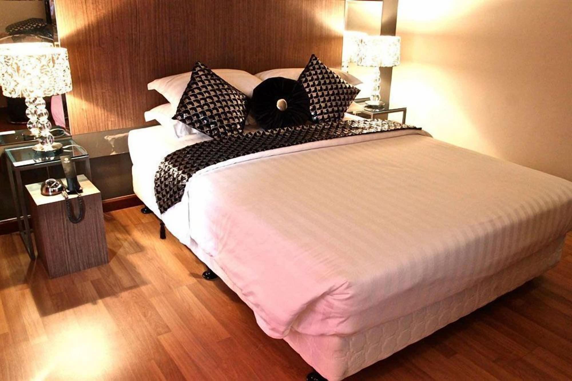 Arenaa Deluxe Hotel 3*