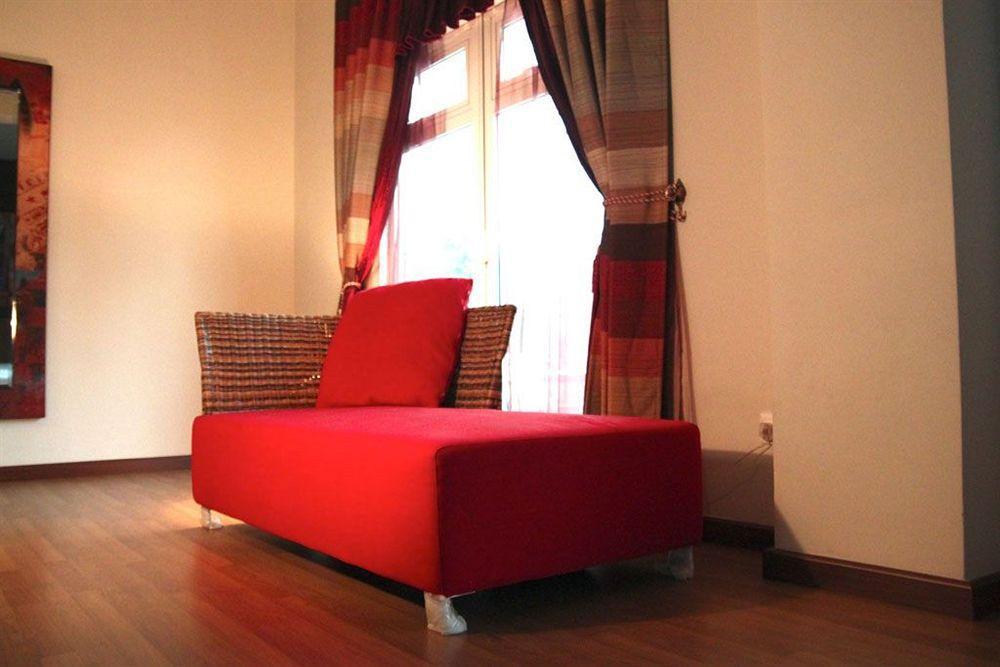 Arenaa Deluxe Hotel