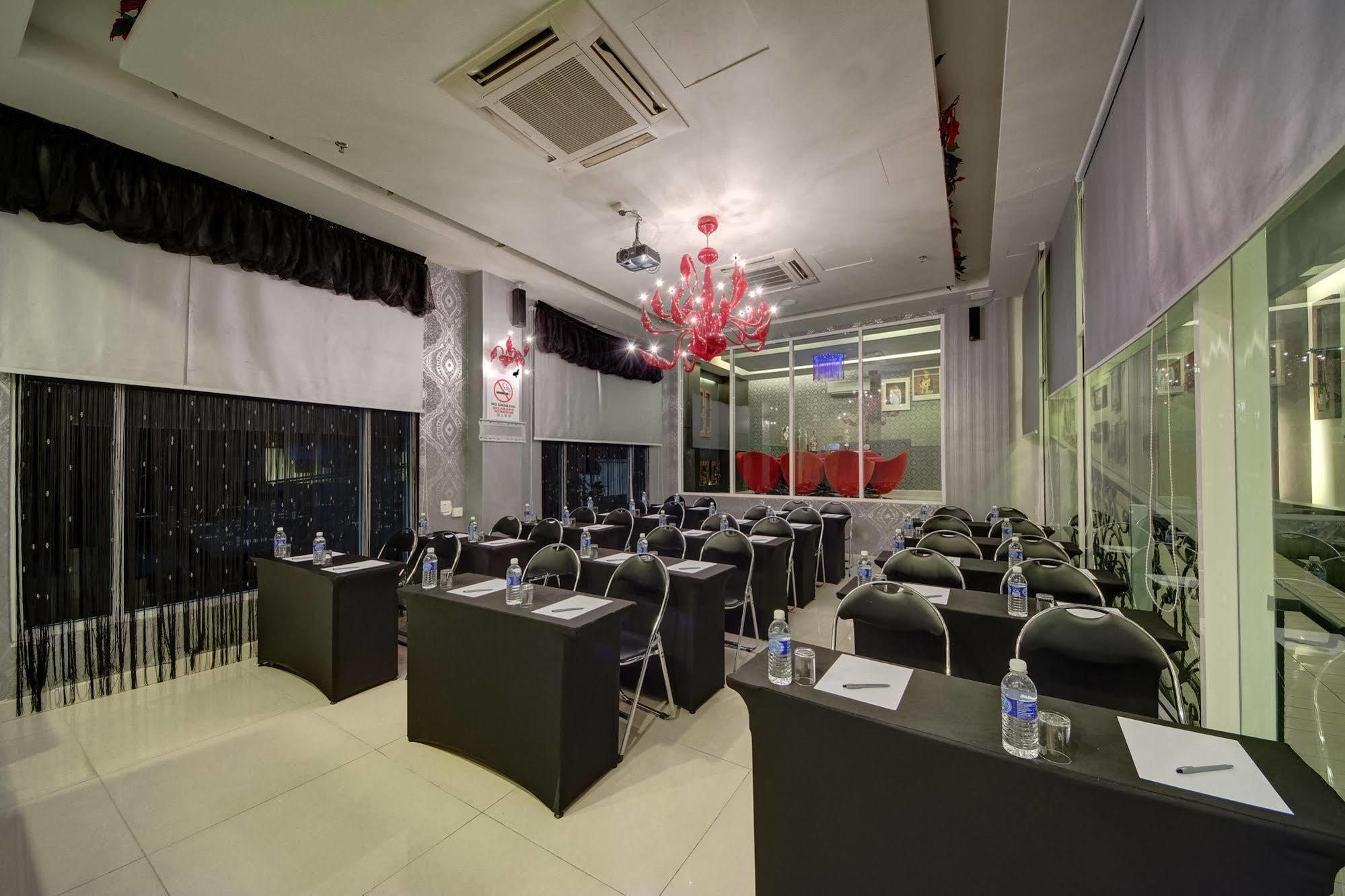Arenaa Deluxe Hotel